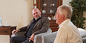 John Lundgren och valberedningens Axel Brattberg.