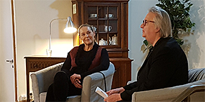 Ingela Brimberg och Sällskapets ordförande Marianne von Hartmansdorff.