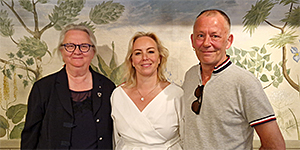 Sällskapets ordförande Marianne von Hartmansdorff, Elisabet Strid och Roger Wallën.